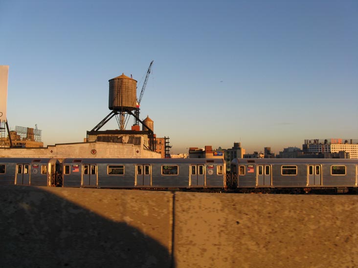 7 Train Entering Queensboro Plaza From Queensboro Bridge, October 22, 2009