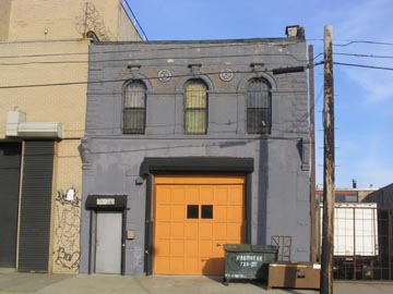 Vernon Boulevard, Ravenswood