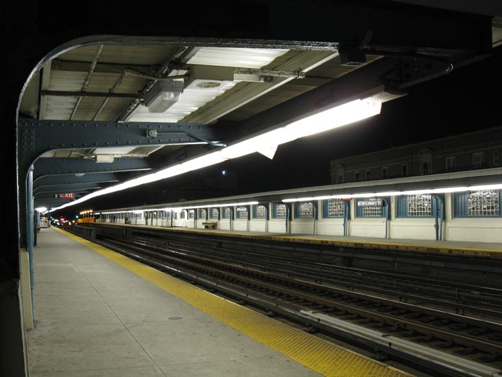40th Street Station, Sunnyside, Queens, April 11, 2010