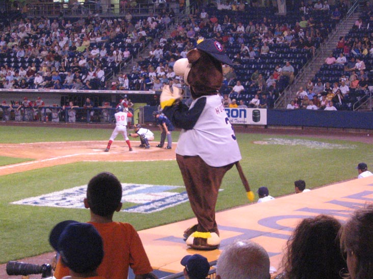 Huck, Brookyn Cyclones vs. Staten Island Yankees, August 28, 2006, Richmond County Bank Ballpark, St. George, Staten Island